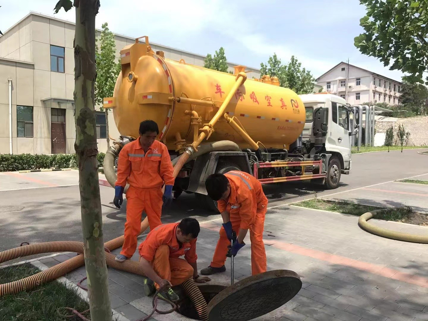 泉州化粪池清理与5-8吨吸粪车施工效率分析